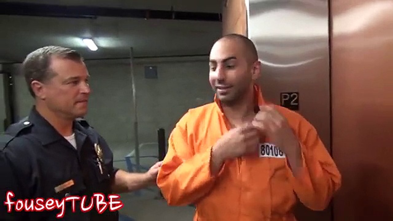 ESCAPED PRISONER PRANK!