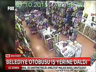 İstanbul'da gaz pedalı takılı kalan körüklü otobüs dükkana böyle daldı