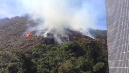 Incêndio em morro de Vitória