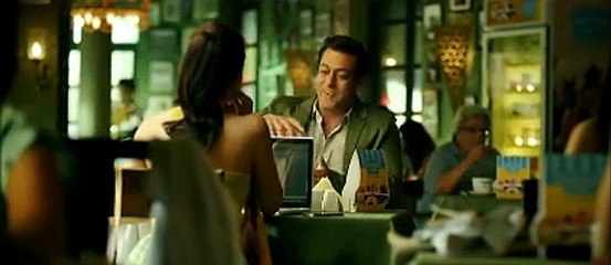 Salman Khan & Jacqueline fernandez Cute Scene from Kick