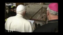 April 2009, symbolic gesture? Pope Benedict XVI leaving his pallium at the tomb of Pope Celestine V