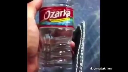 Как выпить бутылку воды за 1 секунду