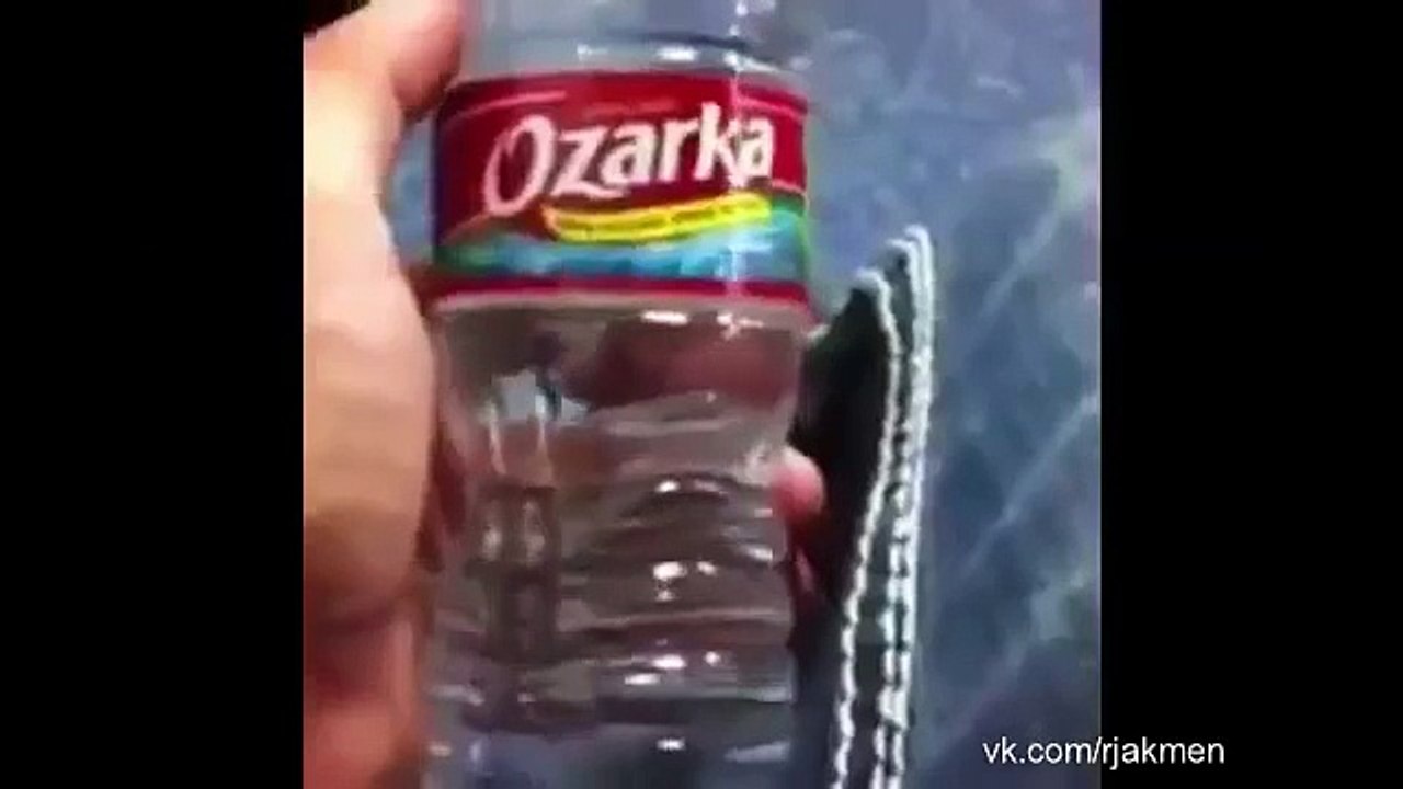 Как выпить бутылку воды за 1 секунду