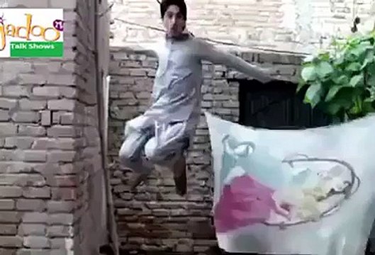 Pakistani Boy made this amazing jumping video, amazing video
