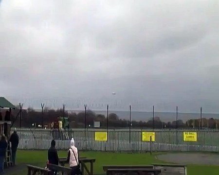 Emirates Airbus A380 A6-EDK EXTREME CROSSWIND Landing Manchester Airport