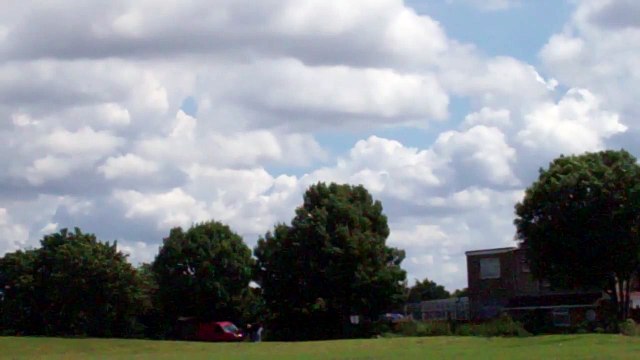 Emirates Airbus A380-800 A6-EDU Crosswind Landing at London Heathrow Airport 27L (HD)