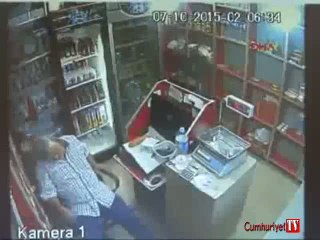 Büfecinin uyuduğunu görünce kasadaki 400 lirayı çaldı