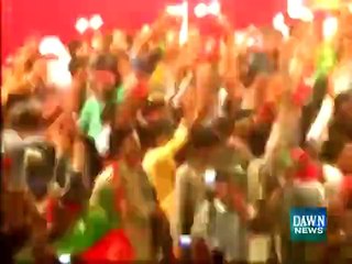See What Happened When a Girl Came to Imran Khan @ Stage in Okara