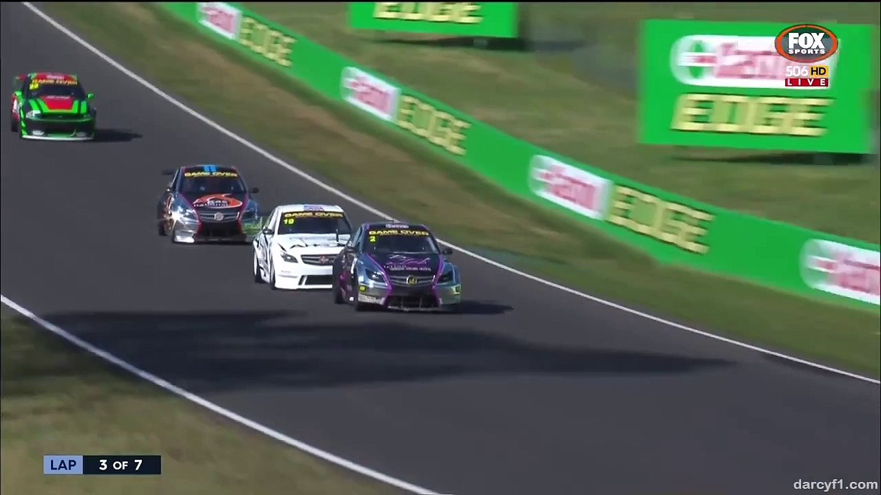 Impressionnant crash au "Aussie Racing Cars 2015"
