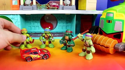 Скачать видео: Disney Pixar Cars Lightning McQueen & Teenage Mutant Ninja Turtles TMNT Battle Grundy Imaginext