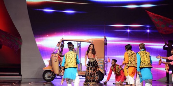 Hot & Sexy Ayesha Omer dance Performance l Lux Style Awards 2015 l on Tutti Fruti item song