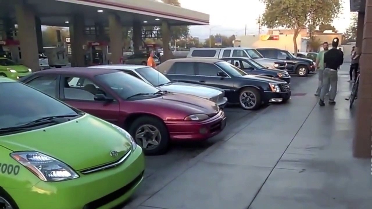 WARNING: Violent Street Fight (Gracie Breakdown)