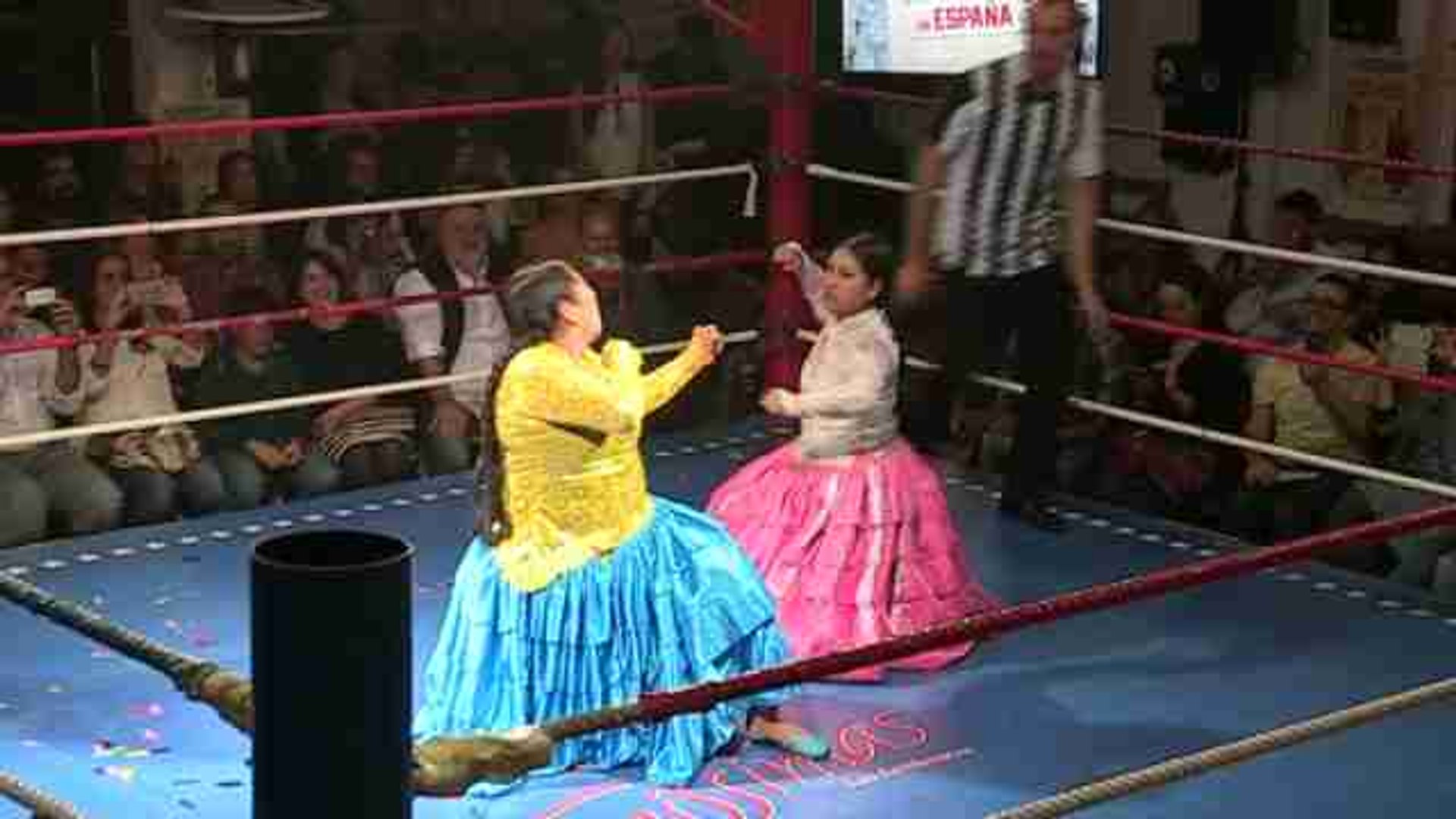 Lucha libre para reivindicar el rol social de las 'cholitas' - Vídeo  Dailymotion