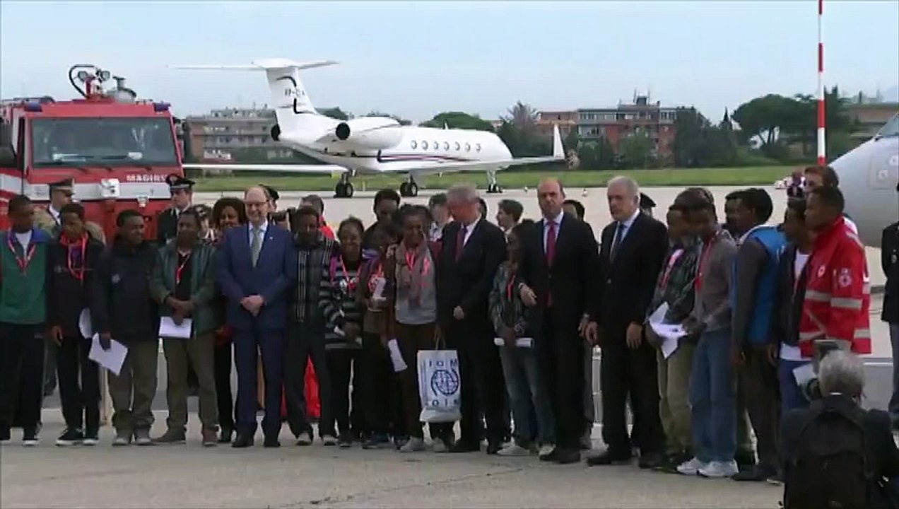 Des réfugiés érythréens quittent l'Italie pour être "relocalisés" en Suède