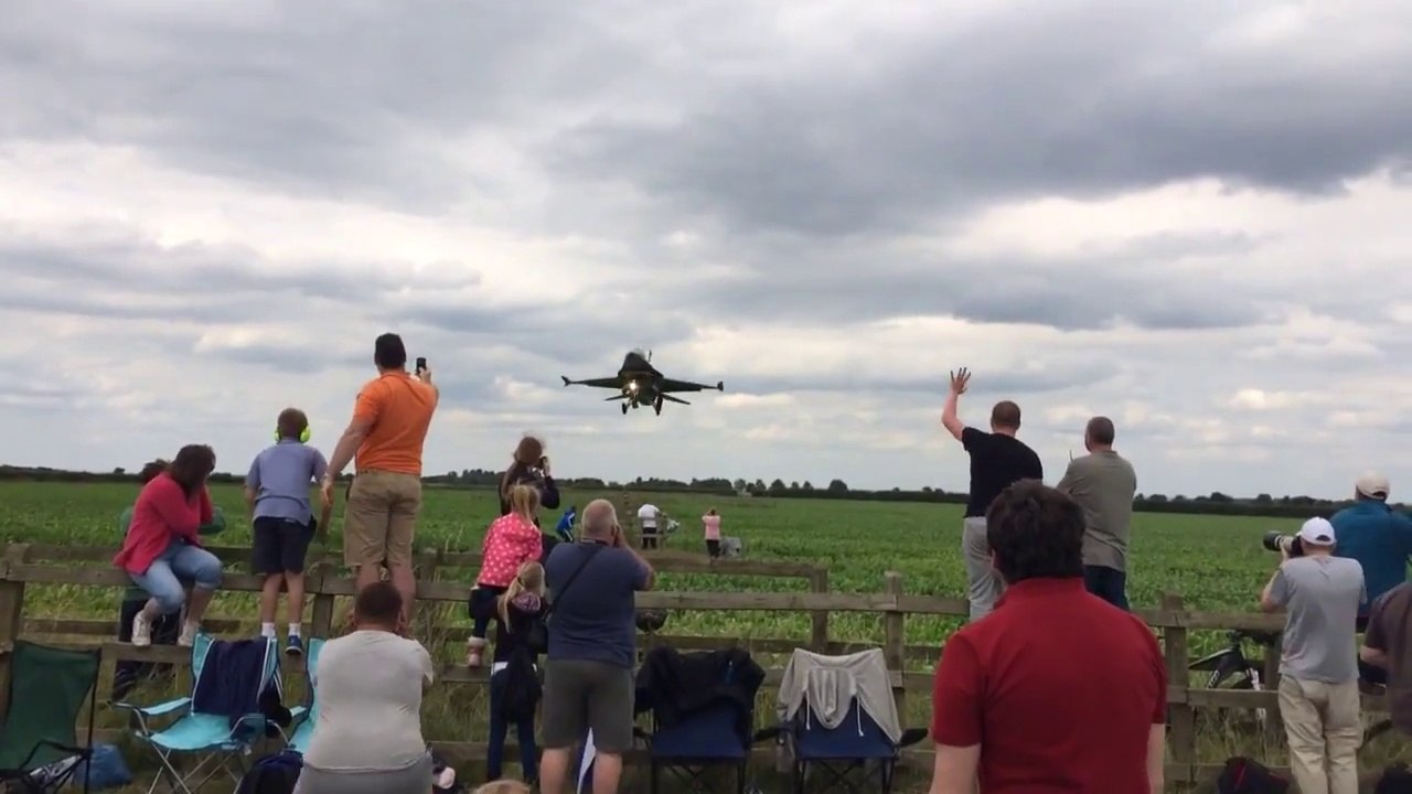 F16 Airplane landing so so close