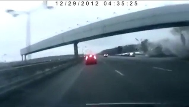 Car Dashcam filmed Moscow plane crash with the plane hitting the car