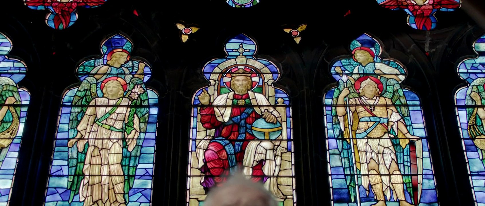 Le pape François vient éclater les méchants hommes d'affaire de ce monde - parodie