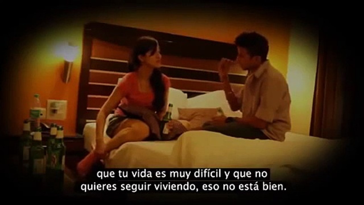 Lo Que Hace un Hombre Con una Mujer Borracha En Su Cama !