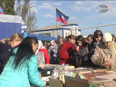 Ярмарка на рынке Харцызска