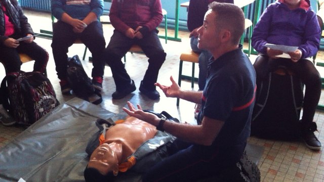 Atelier premiers secours au collège Jean Monnet