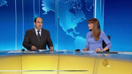 لقطة طريفة من مذيعي الجزيرة حول خبر العلاقة بين الجزائر والمغرب