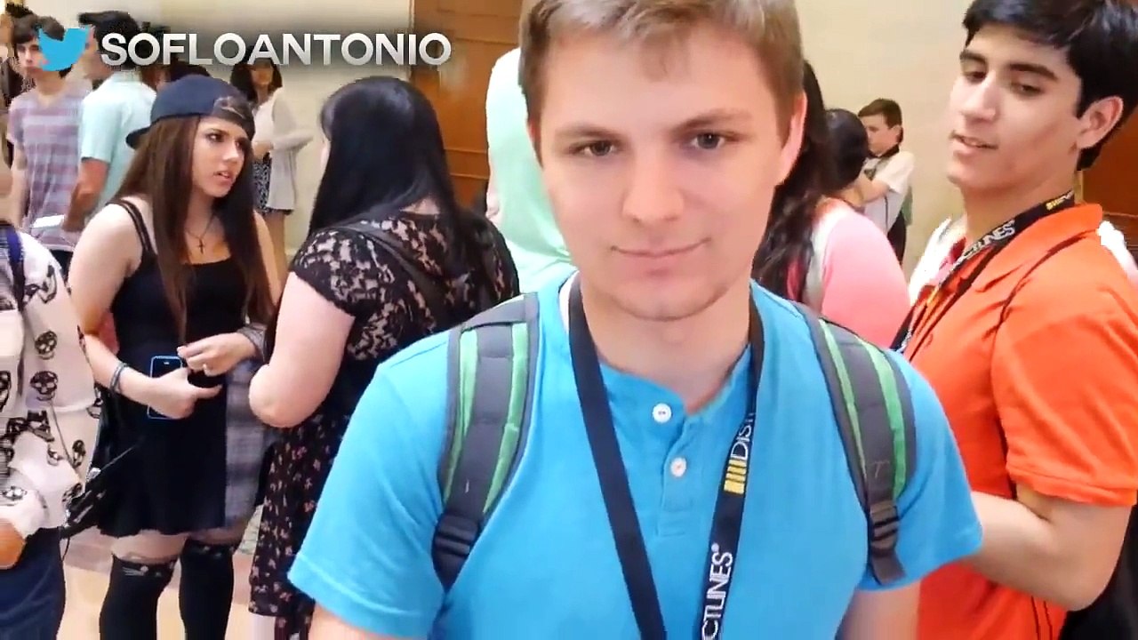Kissing Prank: $100 Dollar Drop How to Kiss a Stranger Making Out with Women Kissing Stran