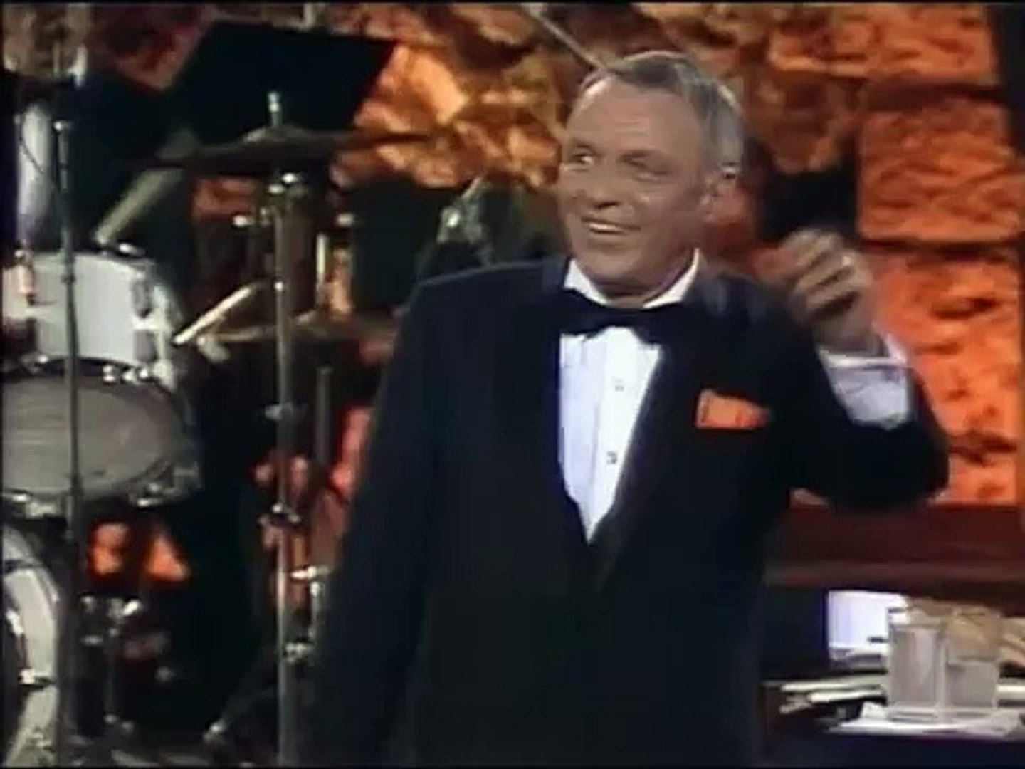 FRANK SINATRA - STRANGERS IN THE NIGHT - Video Dailymotion