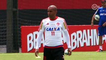 Rodrigo Caetano fala sobre situação de Emerson Sheik no Flamengo