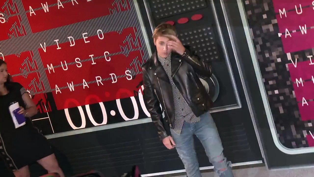 Justin Bieber Threatens Lawsuits After Nude Pic Scandal