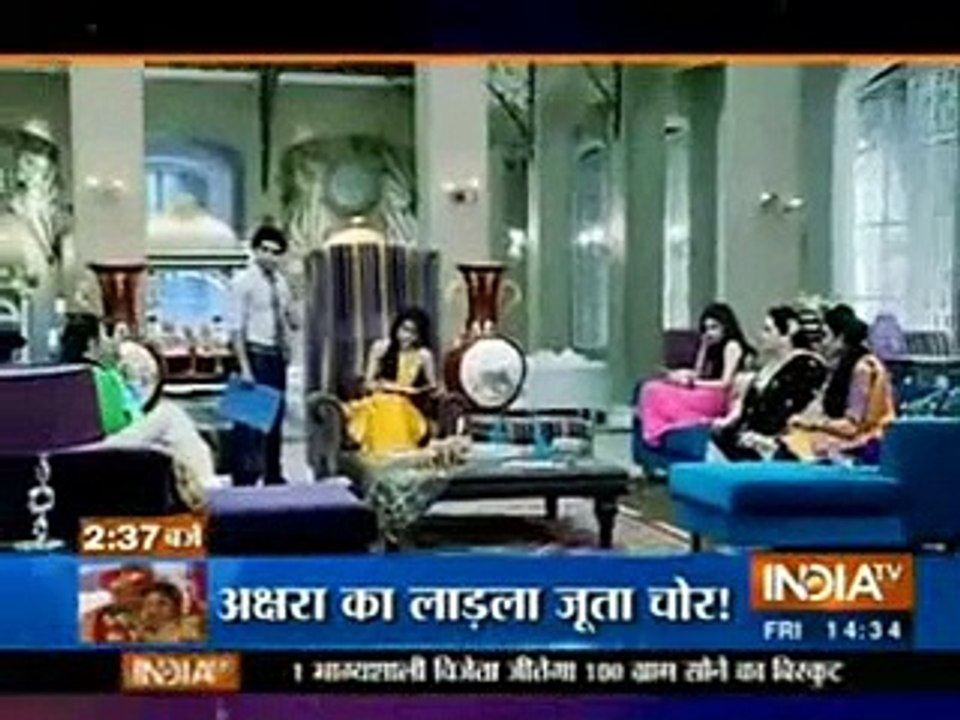 Tanu ne kiya Pragya ko Abhi ko Kiss kar ne ka Challenge jis se Abhi Bhag Raha Hae Pragya ki Kiss se - 9 october 2015 - Kumkum Bhagya
