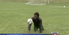 Né sans jambes, il devient gardien de but