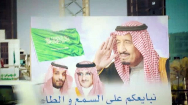 Auto - Course entre train et voiture dans le désert