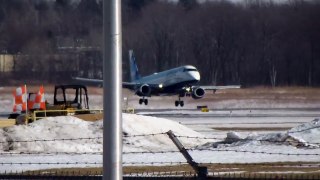 JetBlue E-190 Crosswind Landing [HD]