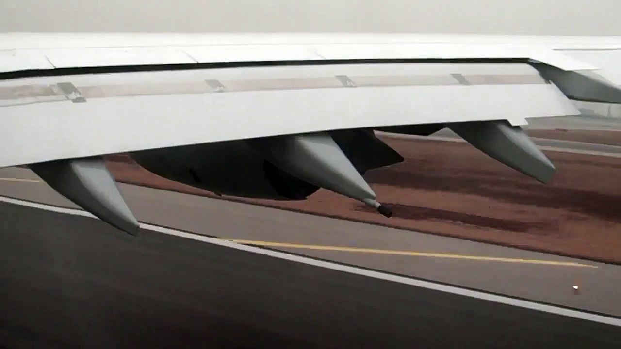 Lufthansa A340-600 Crosswind Landing at Seoul Incheon