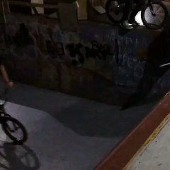 bisikletten öyle bir düştü ki