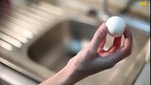 أسهل و أسرع طريقة لتقشير بيضة مسلوقة!