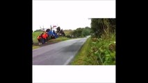 Course de moto complètement folle. La plus dangereuse au monde!