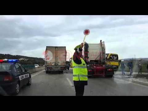 Aksident në Lushnje-Rrogozhinë, kamioni përplaset me autobusin- Ora News- Lajmi i fundit-