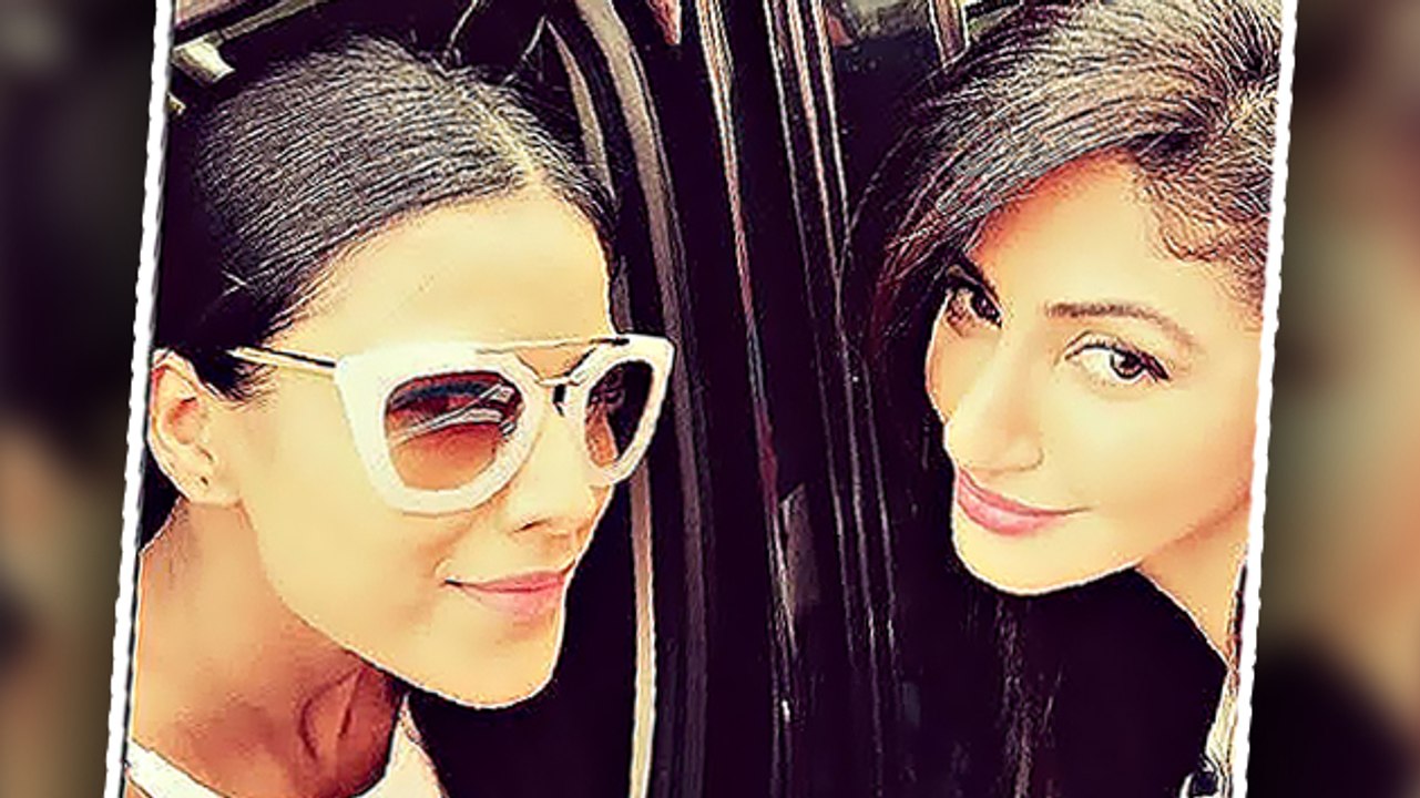 Nia Sharma & Jamai Raja ACTRESS Reyhna Malhotra KISS Picture Goes Viral!