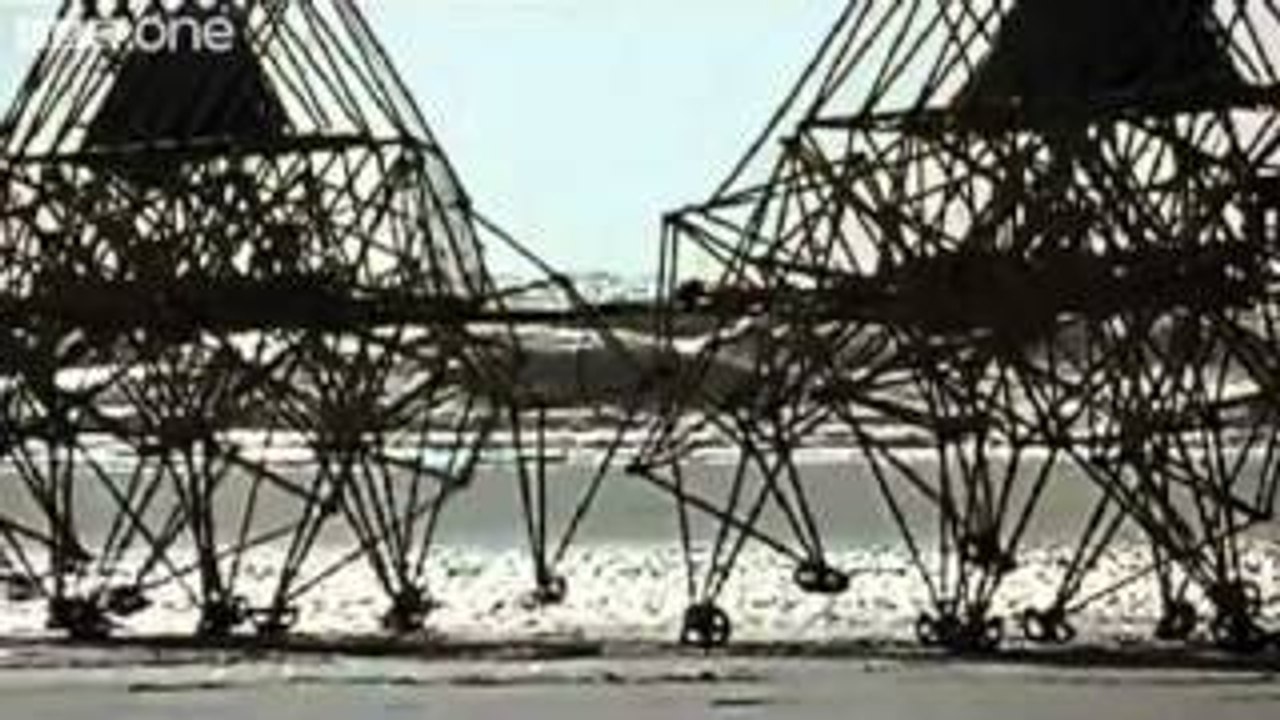 Theo Jansens Strandbeests - Wallace & Gromits World of Invention Episode 1 Preview - BBC