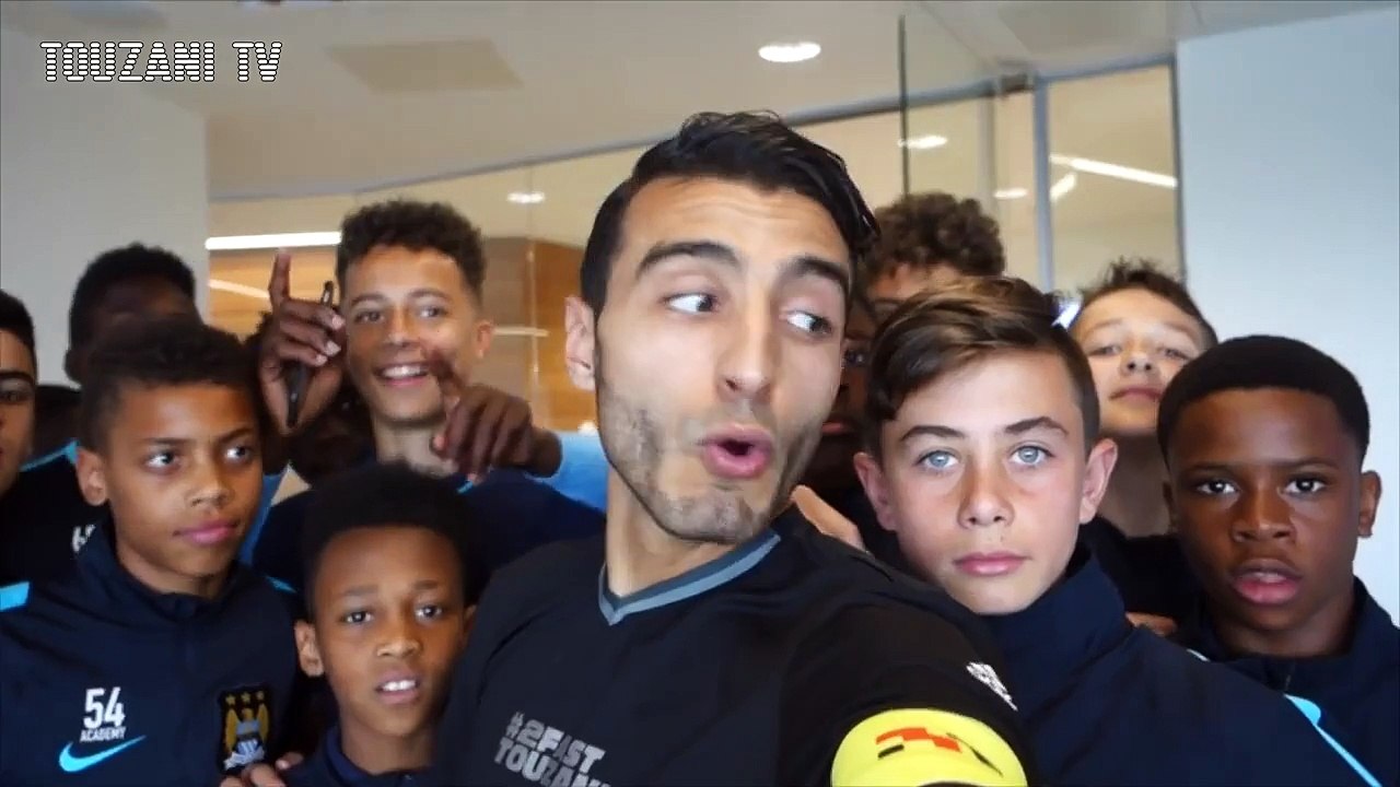 Le freestyler Soufiane Touzani humilie les jeunes de City !