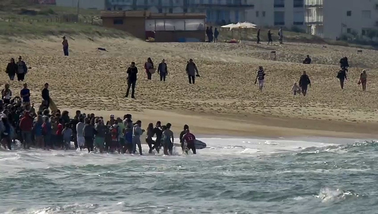 Pro France 2015 : sortie d'eau insolite et mouvementée pour Kelly Slater !