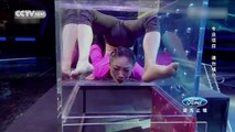 Extreme challenge: Acrobat contorts body to squeeze through boxes