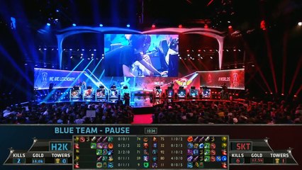 French crowd Waves (While game paused) - H2K vs SKT