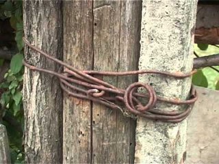 Lajme - Shtyllat elektrike të paqëndrueshme