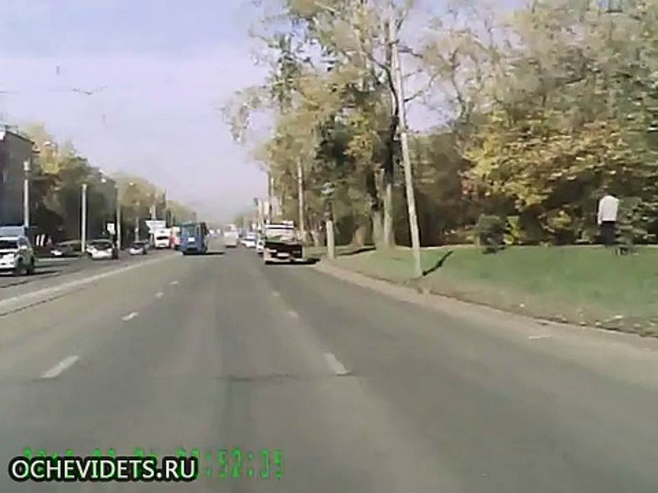 Начинающий водитель на Toyota Chaser врезался в столб и собрал пробку