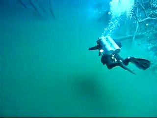 DENİZİN ALTINDA AKAN NEHİR