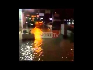 Reshjet e dendura përmbysin Vlorën, disa zona mbeten pa energji