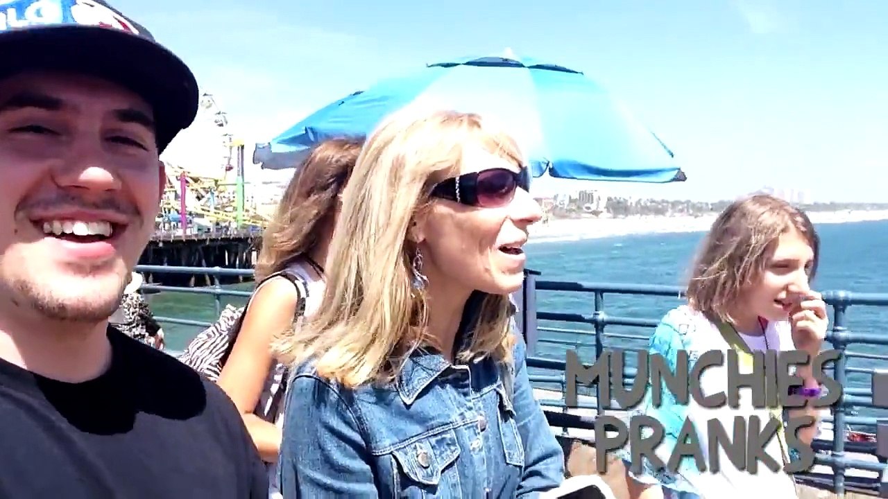 Kissing Prank - Never Kissed A Girl Editon Öpüşme Şakası - Hiç Bir Kızı Öptün Editon