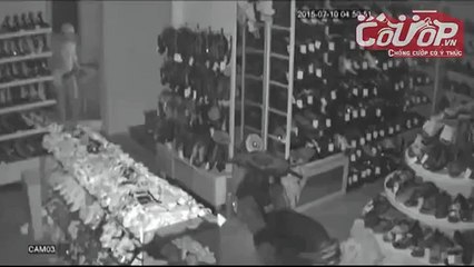 clip Tên trộm cầm dao sông vào nha cướp tài sản
